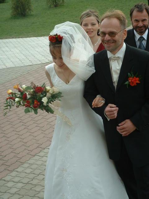 Buty nie cisna, suknia nie uwiera...